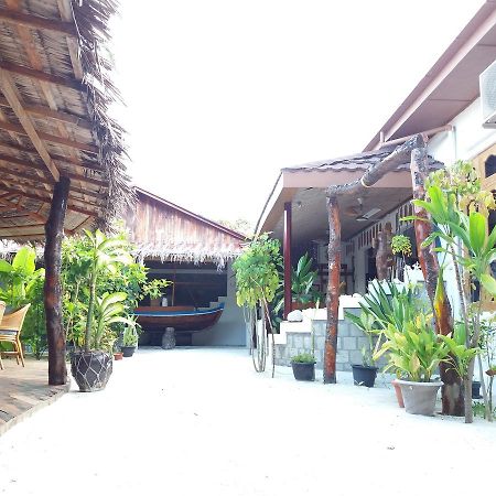 Alvi Star Inn Thulhaadhoo Extérieur photo