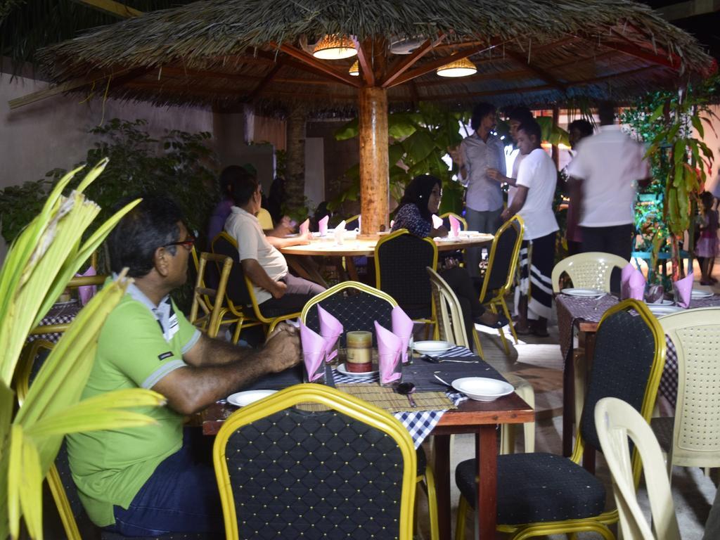 Alvi Star Inn Thulhaadhoo Extérieur photo