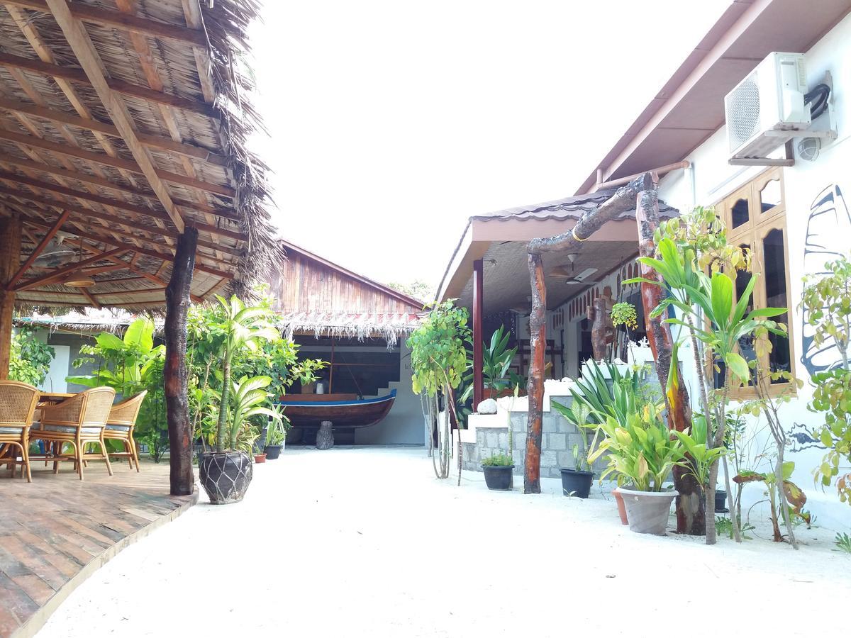 Alvi Star Inn Thulhaadhoo Extérieur photo