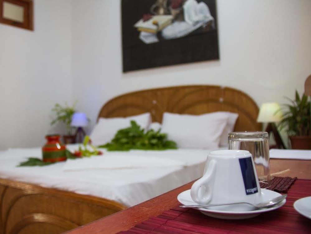Alvi Star Inn Thulhaadhoo Extérieur photo